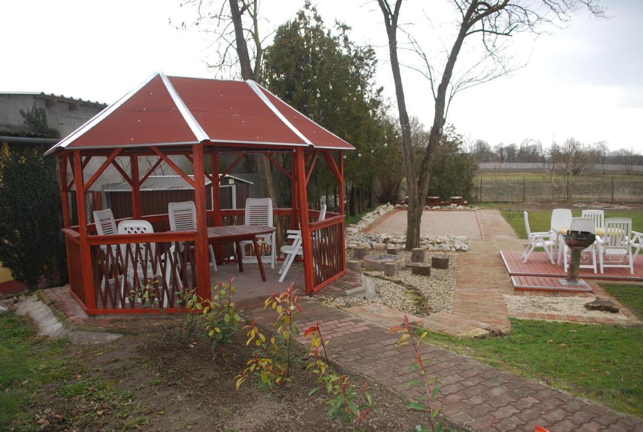 Casa Napsugar Panzio Bed & Breakfast Apostag Eksteriør bilde
