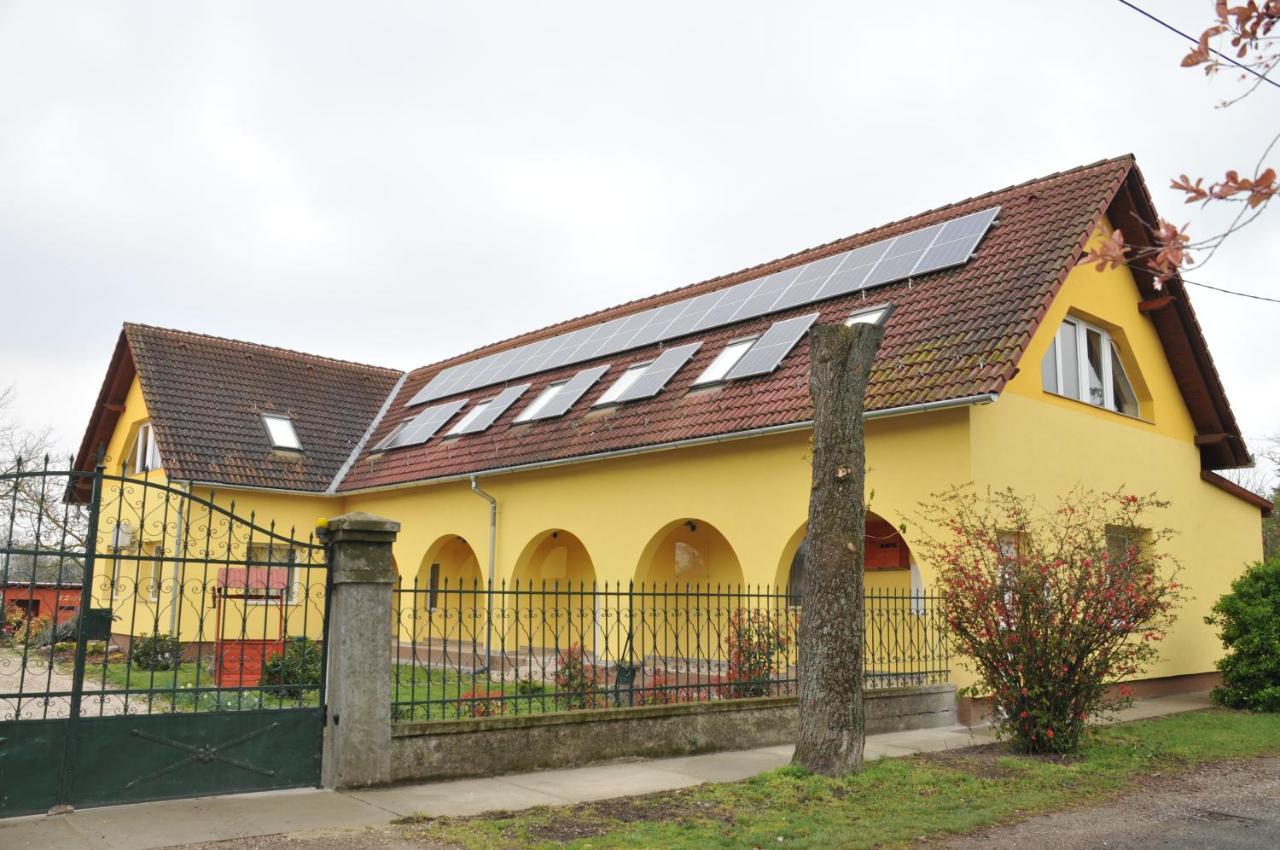 Casa Napsugar Panzio Bed & Breakfast Apostag Eksteriør bilde