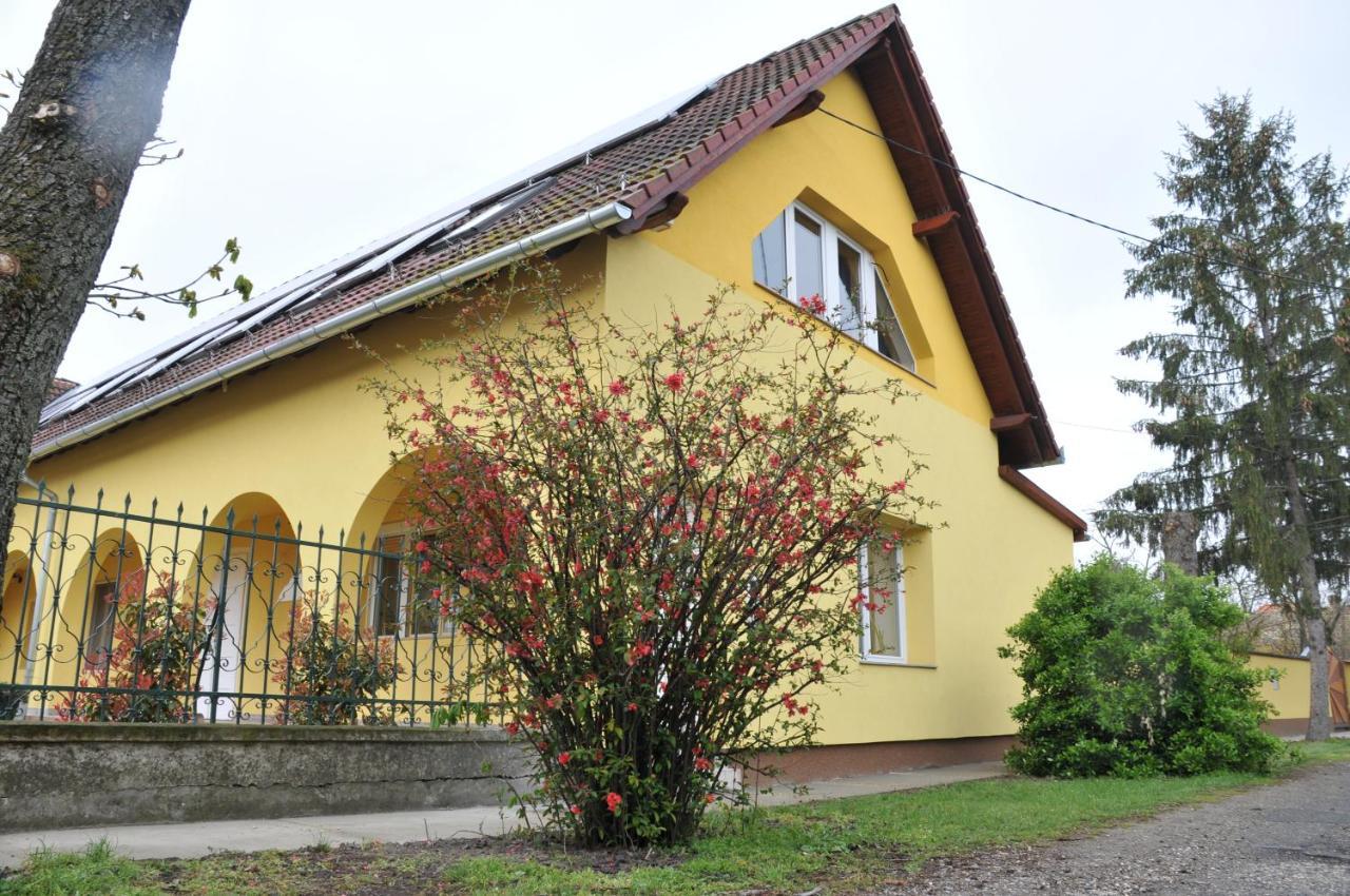 Casa Napsugar Panzio Bed & Breakfast Apostag Eksteriør bilde