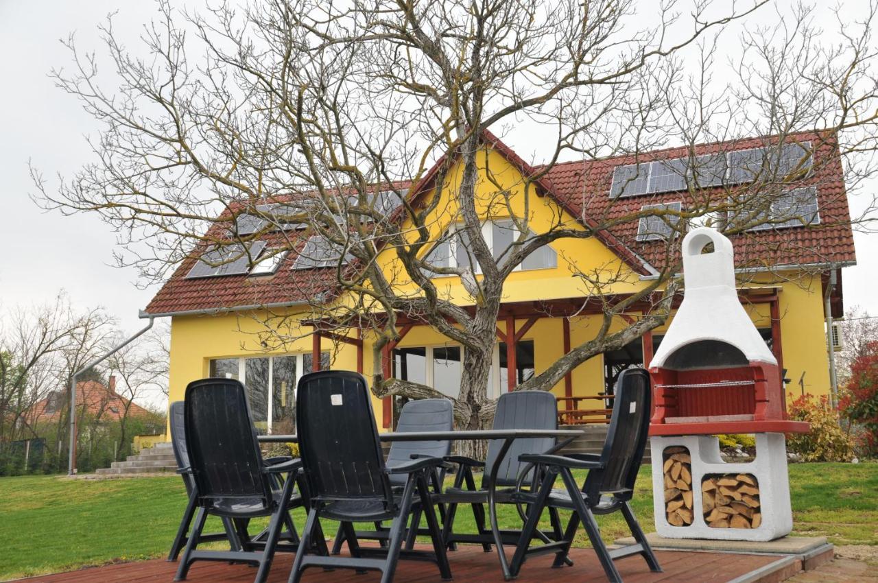 Casa Napsugar Panzio Bed & Breakfast Apostag Eksteriør bilde
